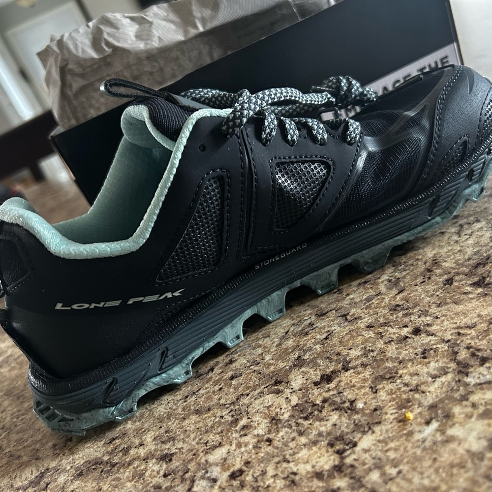 Women’s Altra lone peak